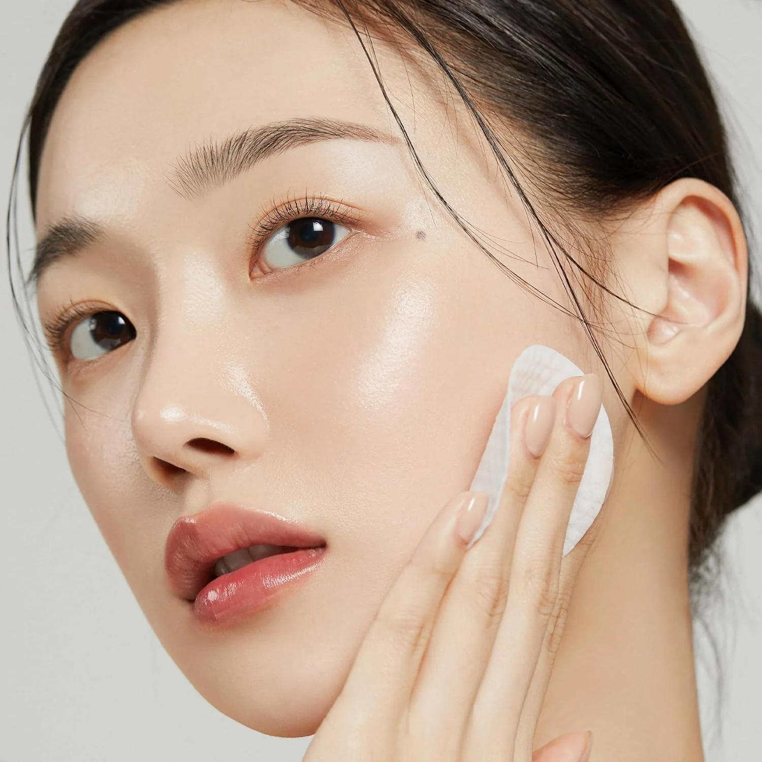 Medicube Zero Pore Pads Mild 2.0 (70 Pads) - Gentle Calming Toner Pads for Exfoliation, Minimizing Pores - Image 4
