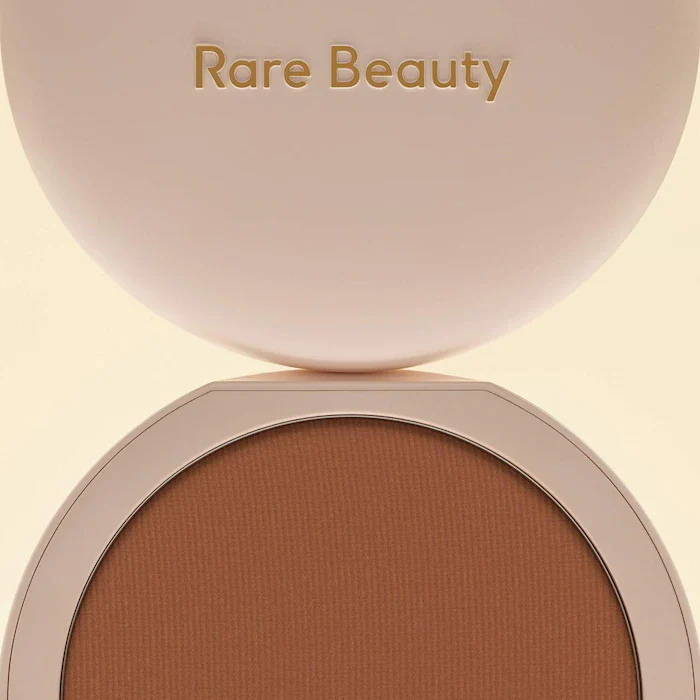 Rare Beauty Polvos de acabado compactos y sin talco con color True to Myself - Image 11
