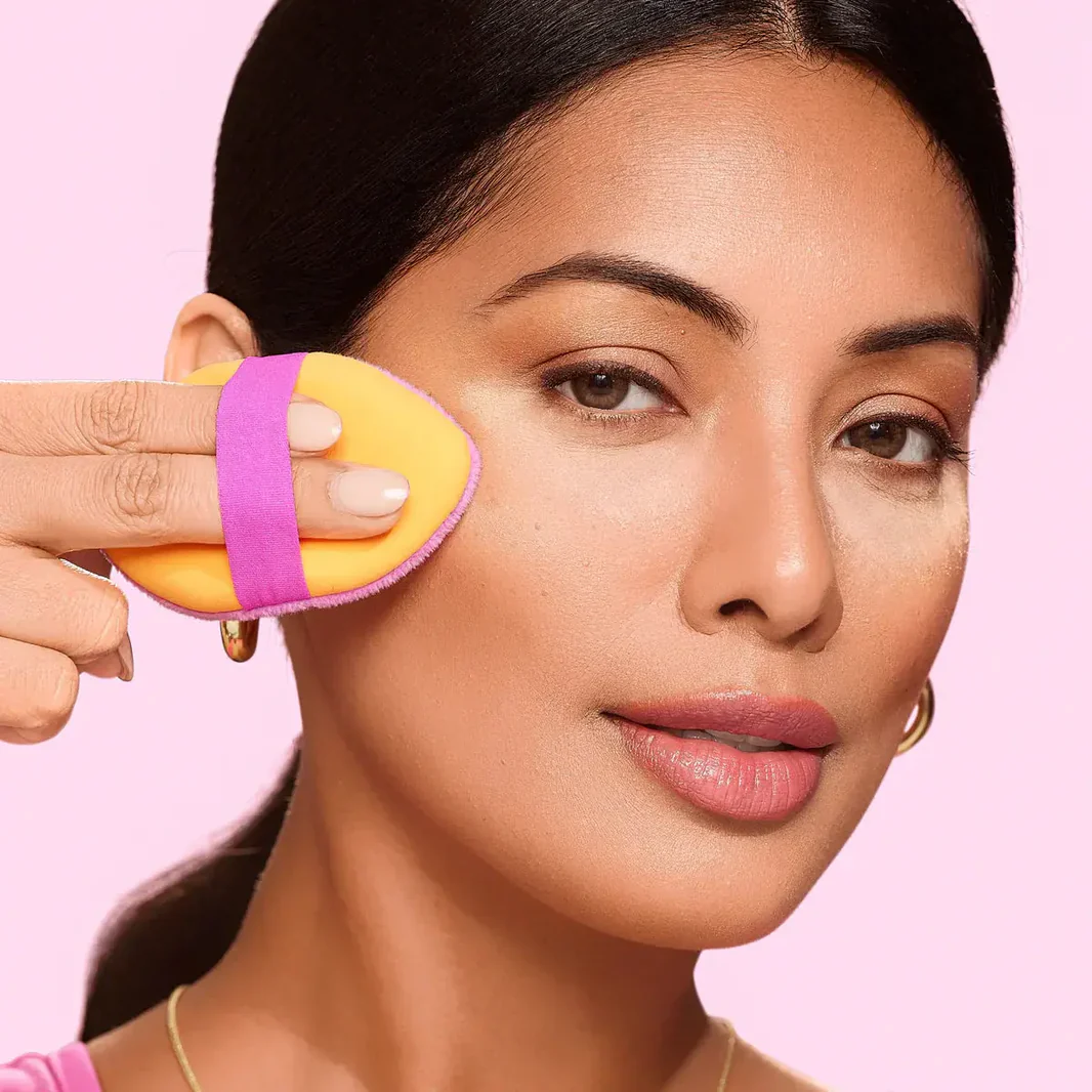Real Techniques Precision Perfection Powder Puff + Makeup Brush Duo - Image 3